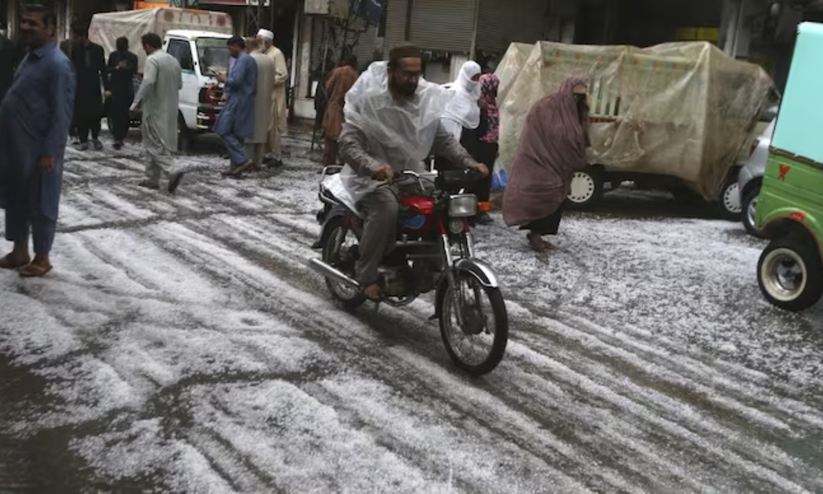 Heavy rainfall Claims 8 Lives, Leaves 12 Injured in Pakistan